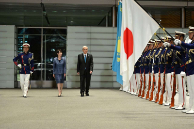 Токаева торжественно встретили в офисе Премьер-министра Японии