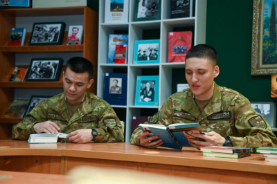 Солдат должен прочесть не менее 5 книг за службу - Минобороны