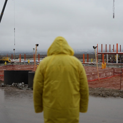 Успеть за 15 дней: Как строят госпиталь в Алматы