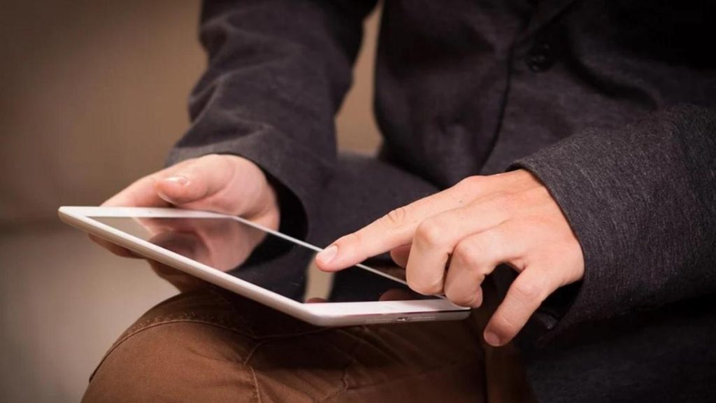 Данные тысяч работников и сотен детей из Семея оказались в открытом доступе