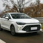 Китайские власти вмешались в ценовую войну автопроизводителей из-за падения прибыльности отрасли