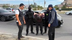“Применял угрозы и физическую силу”: СОБР задержал жителя Актау с мечеными деньгами (фото)