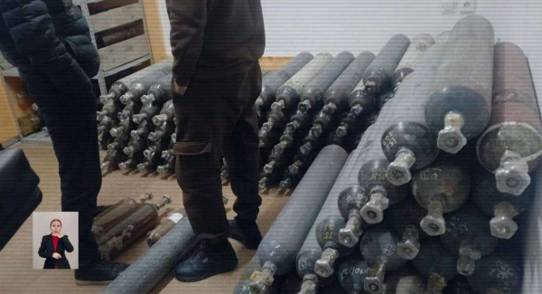 В Шымкенте накрыли склад с “веселящим газом”: изъято более 400 баллонов